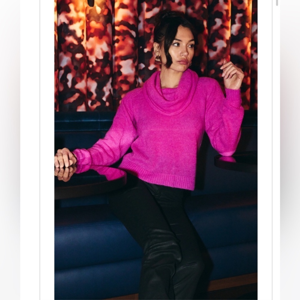 LOVE THE LABEL Camden Sweater - Fuchsia L Mohair Wool Blend